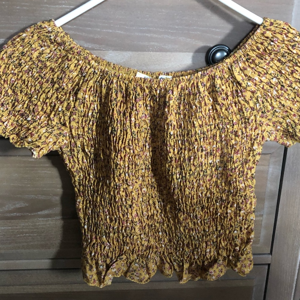 Scrunch off the shoulder floral top